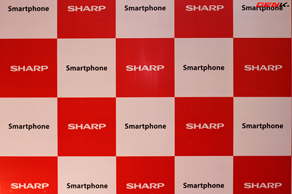Sharp chính thức công bố 4 điện thoại mới tại Việt Nam 1