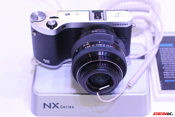 Cận cảnh loạt máy ảnh dòng NX của Samsung tại Việt Nam 32