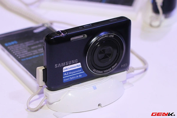 Cận cảnh loạt máy ảnh dòng NX của Samsung tại Việt Nam 11
