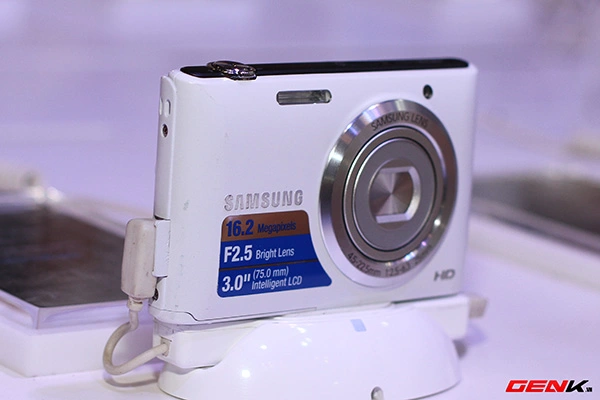 Cận cảnh loạt máy ảnh dòng NX của Samsung tại Việt Nam 12
