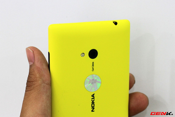 Mở hộp Nokia Lumia 720 chính hãng tại Việt Nam 4