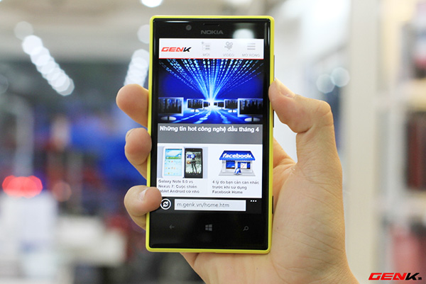 Mở hộp Nokia Lumia 720 chính hãng tại Việt Nam 10