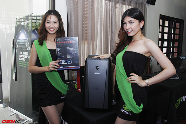 Game thủ h&agrave;o hứng trải nghiệm card đồ họa GeForce GTX Titan 4
