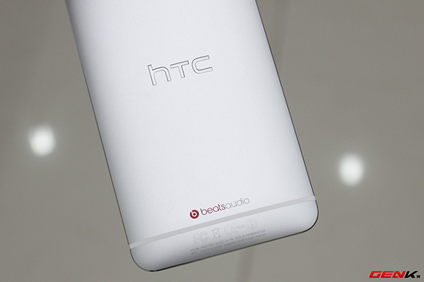 Mở hộp HTC One tại Việt Nam 10