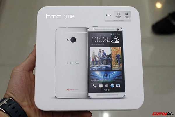 Mở hộp HTC One tại Việt Nam 12