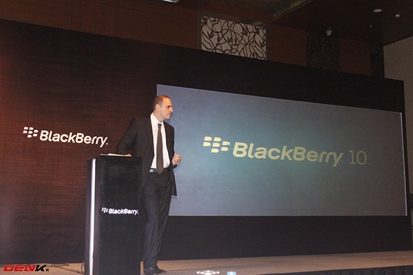BlackBerry Z10 chính thức ra mắt tại Việt Nam, giá 15,5 triệu đồng 2