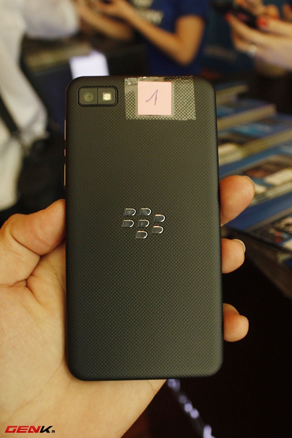 BlackBerry Z10 chính thức ra mắt tại Việt Nam, giá 15,5 triệu đồng 9