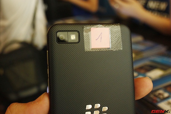BlackBerry Z10 chính thức ra mắt tại Việt Nam, giá 15,5 triệu đồng 10