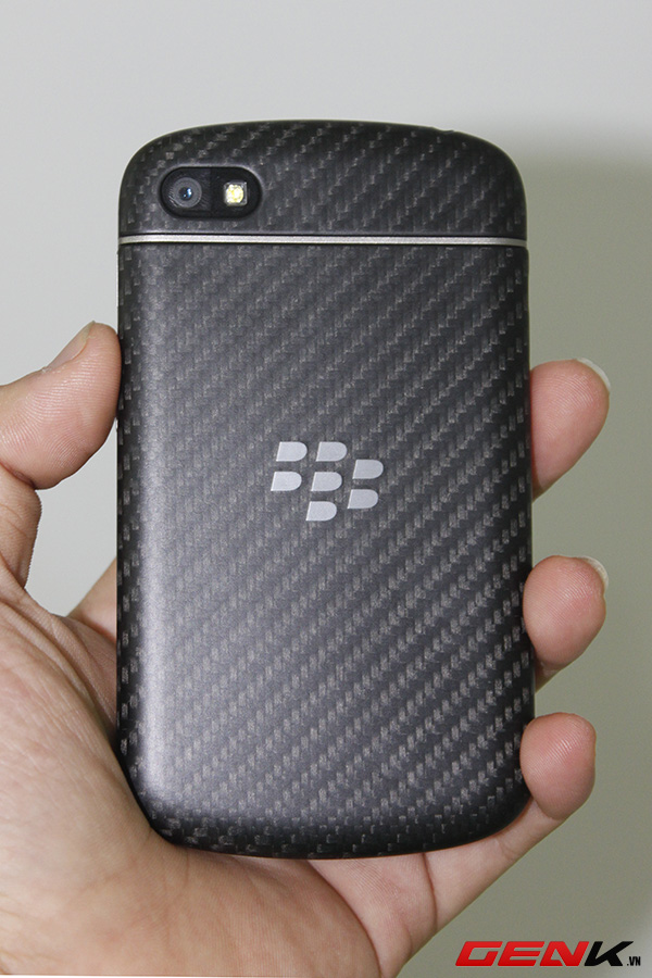 Mở hộp BlackBerry Q10 phi&ecirc;n bản thương mại tại Việt Nam 10