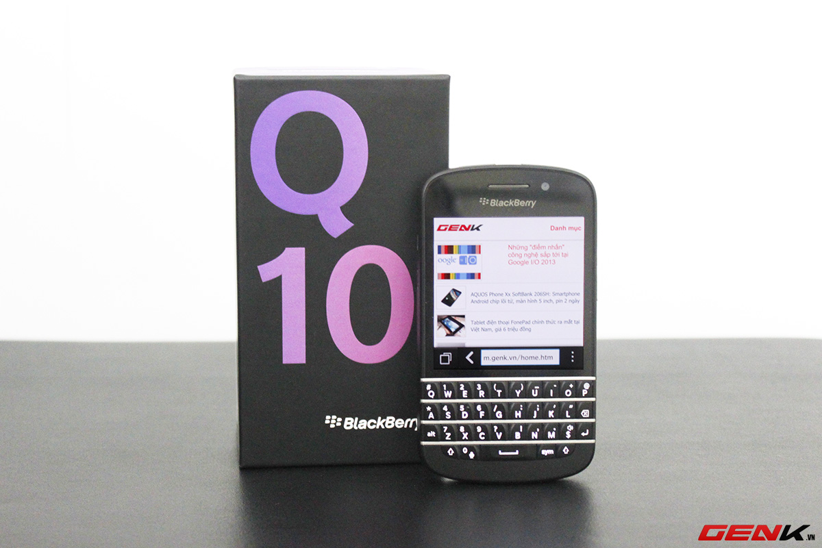 Mở hộp BlackBerry Q10 phi&ecirc;n bản thương mại tại Việt Nam 1