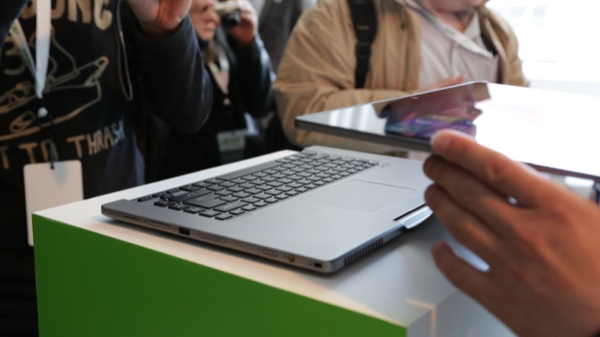 Acer giới thiệu Aspire R7, laptop "dị" nhất từ trước đến nay 5