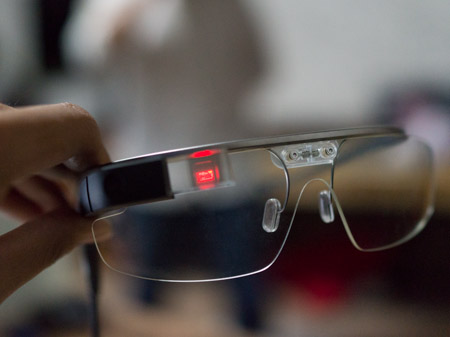 Xem video mở hộp được quay bằng Google Glass 4
