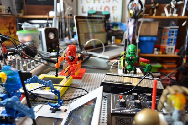 Toa Mata Band: Ban nhạc Robot bằng Lego đầu tiên trên thế giới 2