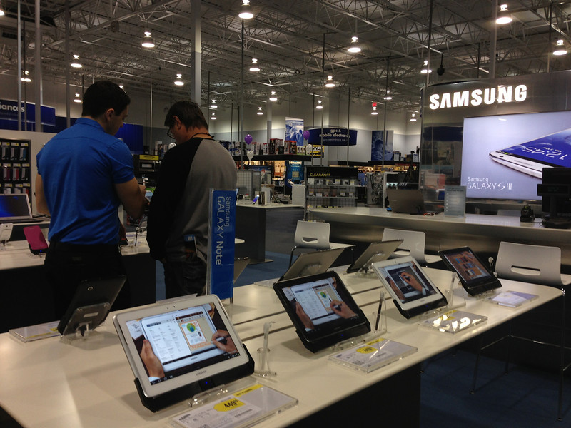 Samsung và chiến lược mở 'cửa hàng trong siêu thị di động' 1