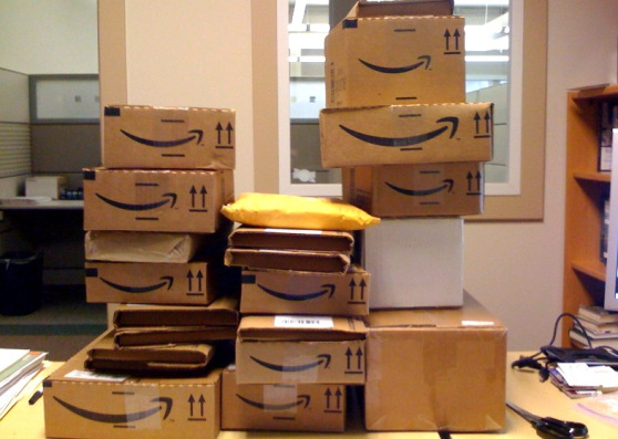 Amazon giữ vững chu kỳ 16 năm doanh thu tăng, lợi nhuận giảm 2