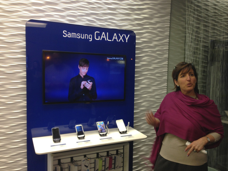 Samsung và chiến lược mở 'cửa hàng trong siêu thị di động' 7