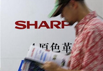 hang-sharp-len-ke-hoach-cat-giam-5000-nhan-vien-tren-toan-cau