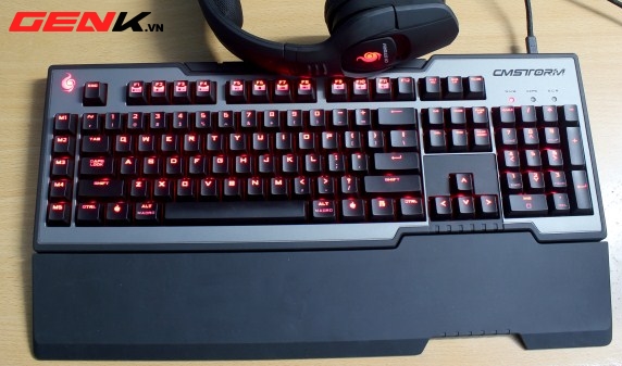 danh-gia-cm-storm-trigger-mech-keyboard-nang-12-kg-cua-cooler-master