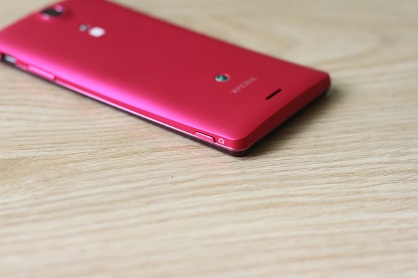 can-canh-sony-experia-tx-mau-hong-tai-vn