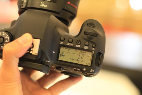 canon-eos-6d-chinh-thuc-xuat-hien-tai-vn-fullframe-nho-gon-nhat-the-gioi-tich-hop-wifi