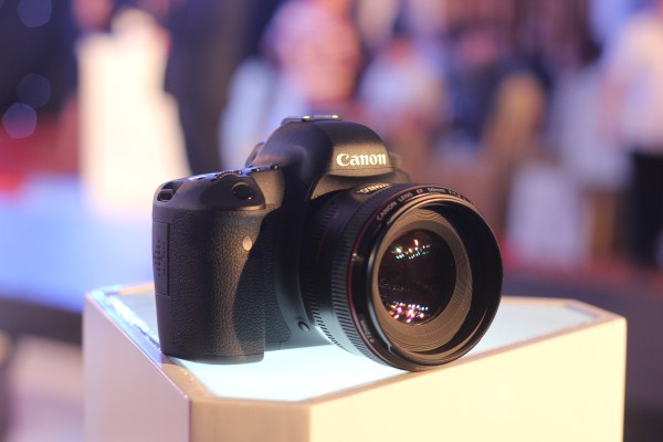 canon-eos-6d-chinh-thuc-xuat-hien-tai-vn-fullframe-nho-gon-nhat-the-gioi-tich-hop-wifi