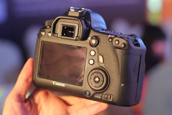 canon-eos-6d-chinh-thuc-xuat-hien-tai-vn-fullframe-nho-gon-nhat-the-gioi-tich-hop-wifi