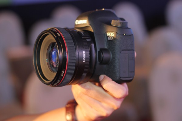 canon-eos-6d-chinh-thuc-xuat-hien-tai-vn-fullframe-nho-gon-nhat-the-gioi-tich-hop-wifi