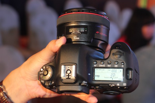 canon-eos-6d-chinh-thuc-xuat-hien-tai-vn-fullframe-nho-gon-nhat-the-gioi-tich-hop-wifi
