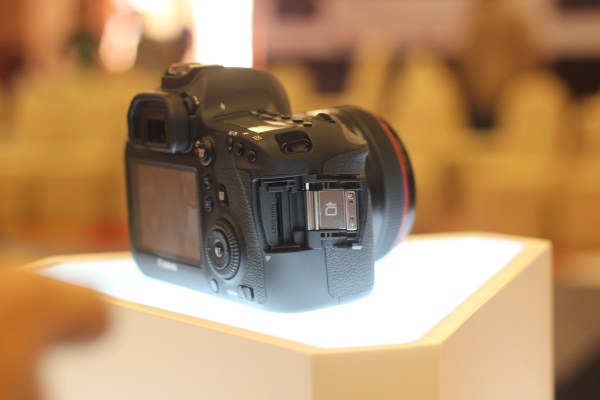 canon-eos-6d-chinh-thuc-xuat-hien-tai-vn-fullframe-nho-gon-nhat-the-gioi-tich-hop-wifi
