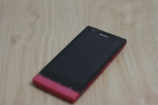 can-canh-sony-xperia-p-mau-hong-tai-vn