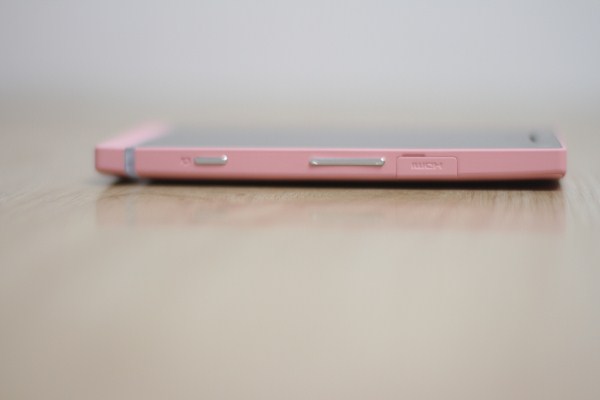 ngam-xperia-sl-mau-hong-va-xam-tai-vn