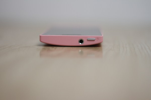ngam-xperia-sl-mau-hong-va-xam-tai-vn