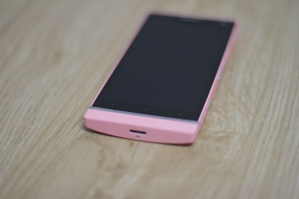 ngam-xperia-sl-mau-hong-va-xam-tai-vn