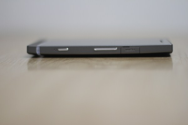 ngam-xperia-sl-mau-hong-va-xam-tai-vn