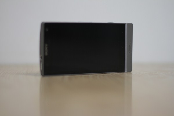ngam-xperia-sl-mau-hong-va-xam-tai-vn