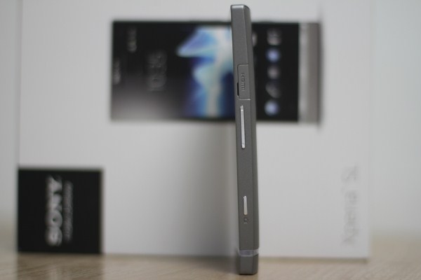 ngam-xperia-sl-mau-hong-va-xam-tai-vn