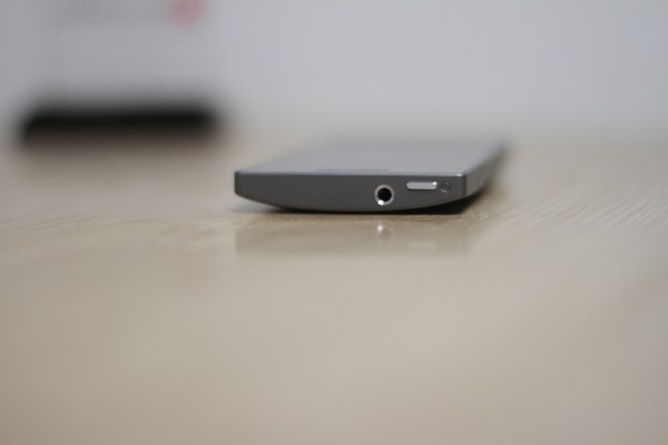ngam-xperia-sl-mau-hong-va-xam-tai-vn
