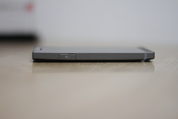 ngam-xperia-sl-mau-hong-va-xam-tai-vn