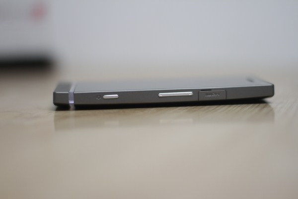 ngam-xperia-sl-mau-hong-va-xam-tai-vn