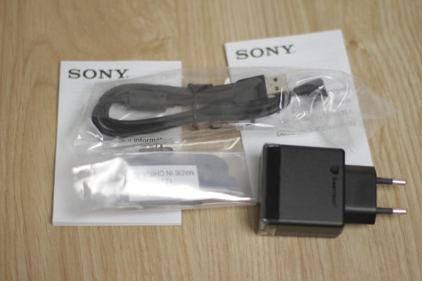 ngam-xperia-sl-mau-hong-va-xam-tai-vn
