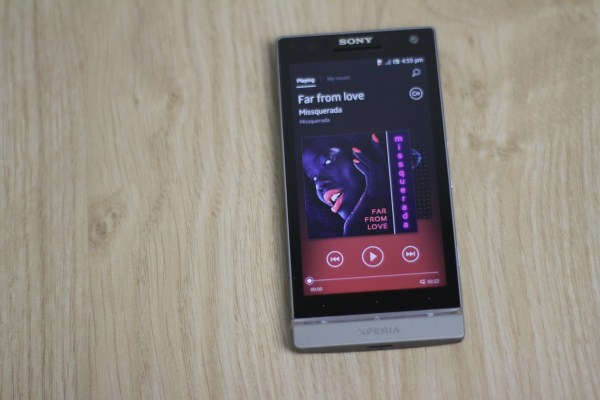 ngam-xperia-sl-mau-hong-va-xam-tai-vn