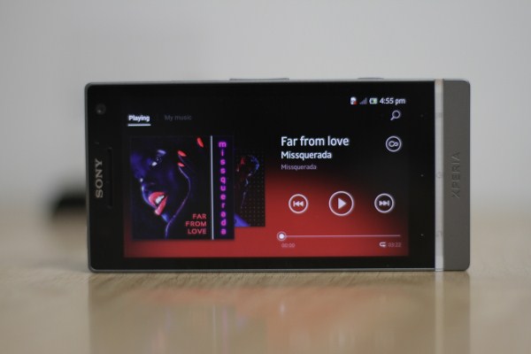 ngam-xperia-sl-mau-hong-va-xam-tai-vn