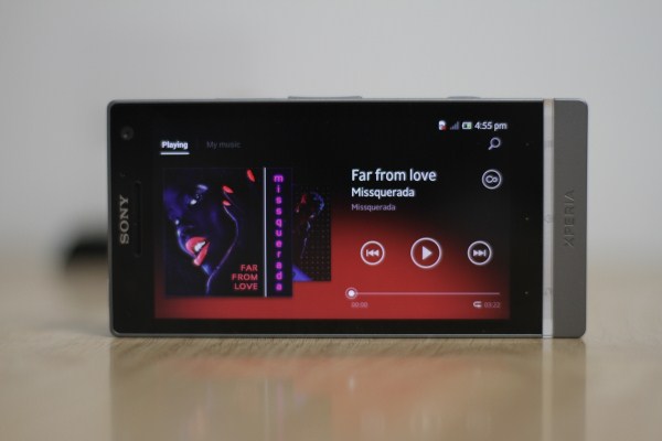 ngam-xperia-sl-mau-hong-va-xam-tai-vn