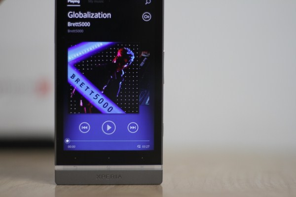 ngam-xperia-sl-mau-hong-va-xam-tai-vn