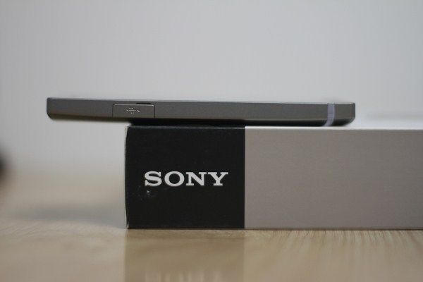 ngam-xperia-sl-mau-hong-va-xam-tai-vn