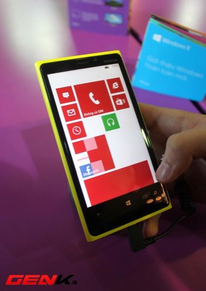 Cận cảnh Nokia Lumia 920 tại Việt Nam: Điện thoại đẹp, giá 13,999 triệu đồng 1