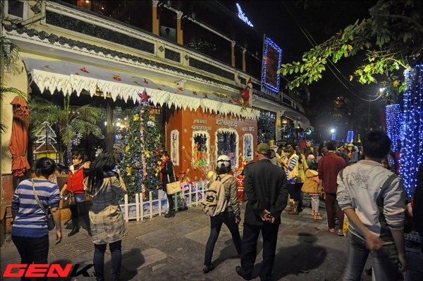 Điểm danh những địa điểm chụp ảnh Giáng Sinh đẹp nhất Hà Nội 17