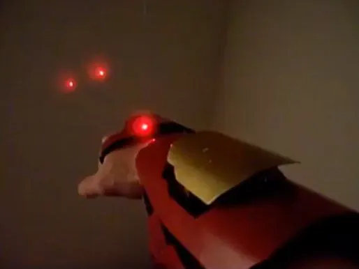 Độc đáo găng tay Iron Man tự chế có thể bắn ra tia Laser 2