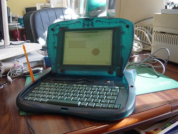 Những sản phẩm xấu kh&oacute; đỡ của Apple 2