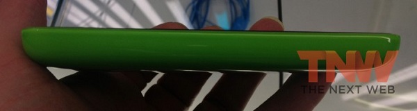 Cận cảnh điện thoại gi&aacute; rẻ chạy WP8: Nokia Lumia 620 6